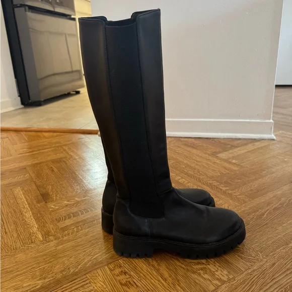 Tall black boots - Picture 3 of 7